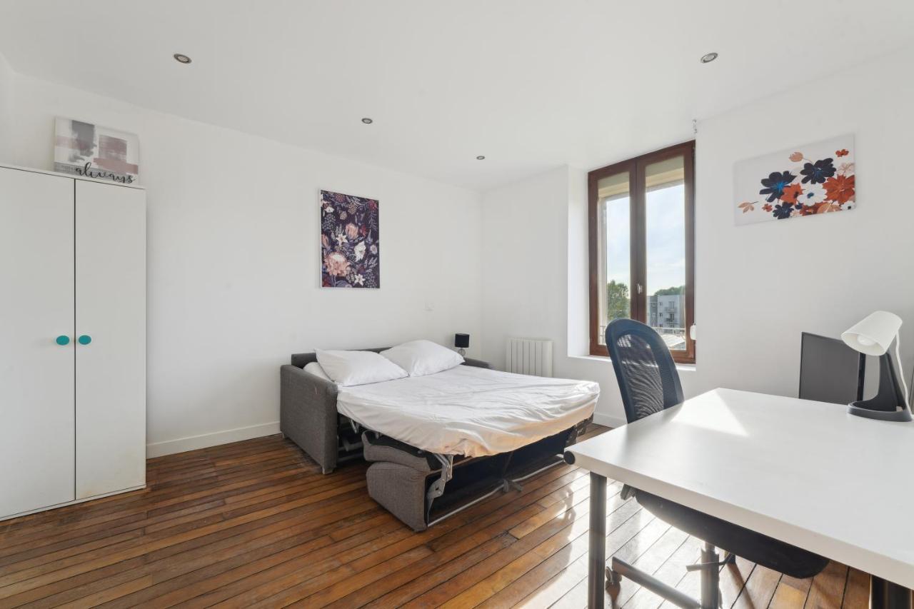 Budget Appart Avec Parking Au Centre-Ville Charleville-Mezieres Ngoại thất bức ảnh
